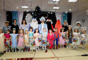 Новогодний утренник группа "Ёлочка" дети от 5 до 6 лет "Как Баба Яга захотела заколдовать Деда Мороза." Новогодний утренник группа "Ёлочка" дети от 5 до 6 лет "Как Баба Яга захотела заколдовать Деда Мороза.".